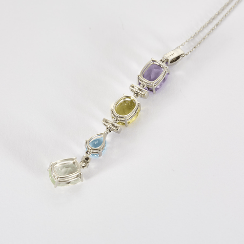 Collar de oro gris y colgante de 14K con diamantes, amatista, cuarzo y topacio azul
