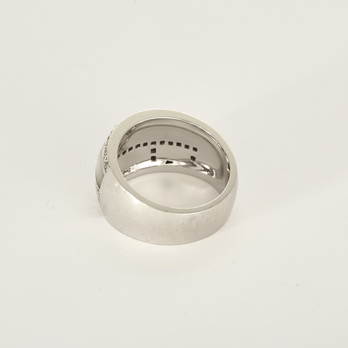 Anden ring i 18k hvidguld med diamant og perlemor