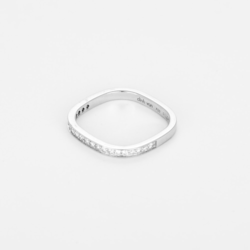 49 Dinh Van - Demie Alliance carrée en or blanc et diamants 58 Facettes DV31794-1