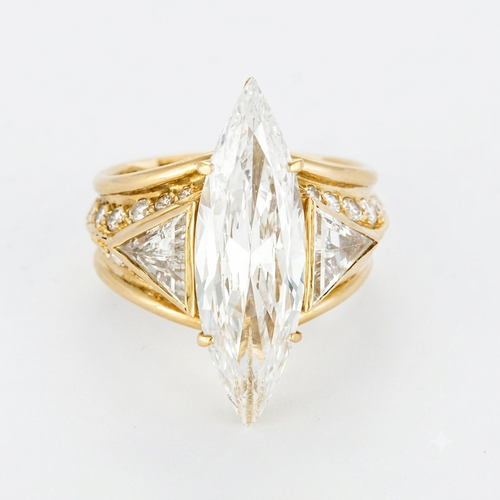 Bague or jaune diamant marquise 4.48 carats et petits diamants