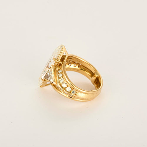 Bague or jaune diamant marquise 4.48 carats et petits diamants