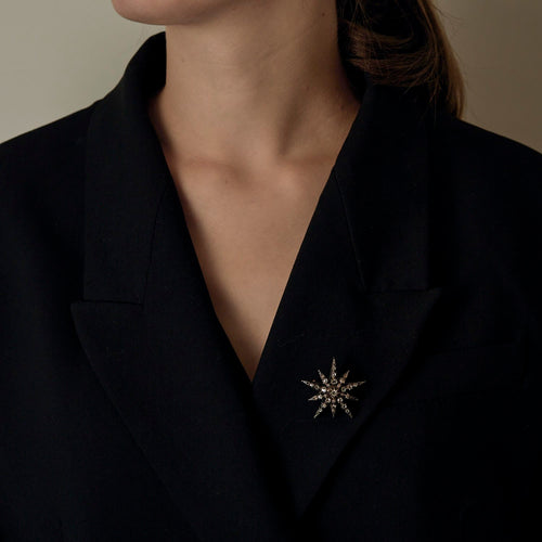 Elegant Napoleon III period brooch in rose gold doubled with silver featuring a star motif