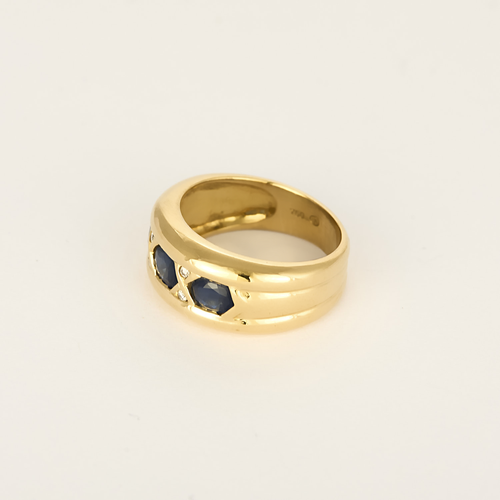 Anel rígido em ouro amarelo, safiras e diamantes