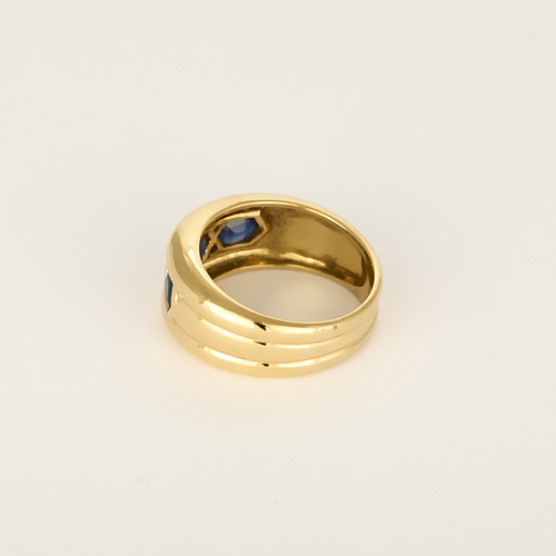 Anel rígido em ouro amarelo, safiras e diamantes