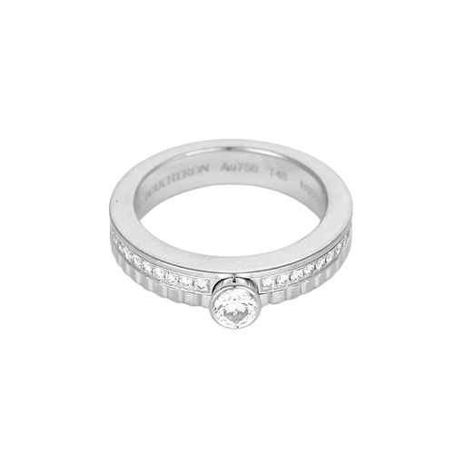 Boucheron Ring i 18k hvitt gull med diamanter