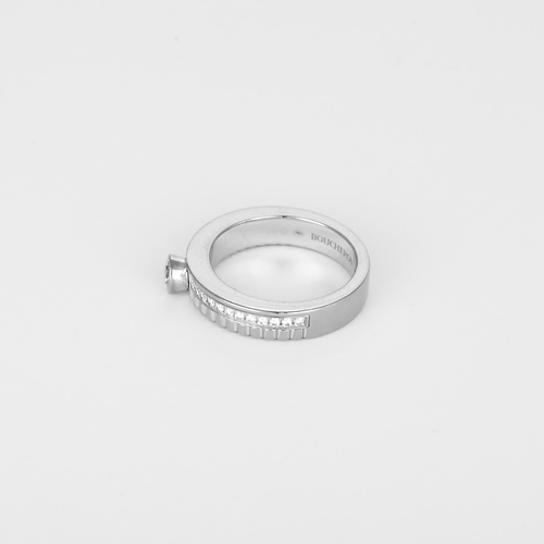 Boucheron Ring i 18k hvitt gull med diamanter
