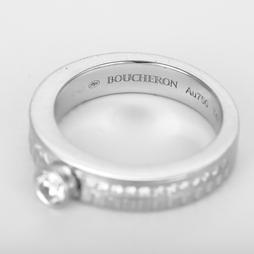Boucheron Ring i 18k hvitt gull med diamanter
