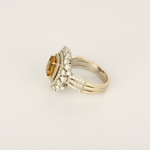 Anel em Platina , citrino e diamantes
