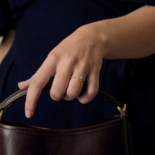 Ring aus 18 Karat Gelbgold mit Diamanten