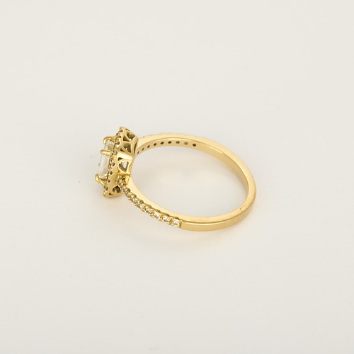 Ring aus 18 Karat Gelbgold mit Diamanten