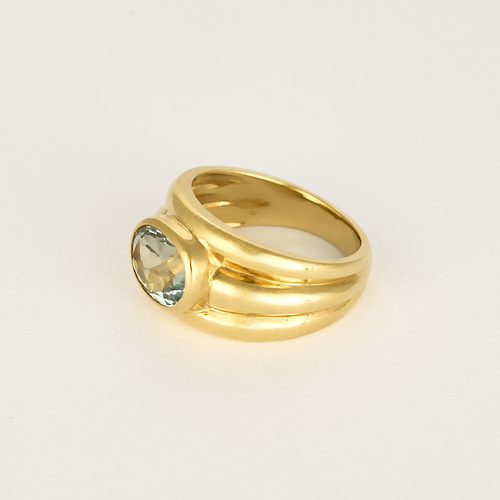 Ring aus 18k Gelbgold mit Aquamarin