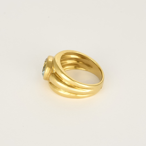Ring aus 18k Gelbgold mit Aquamarin