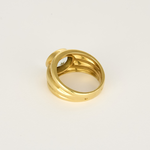 Ring aus 18k Gelbgold mit Aquamarin