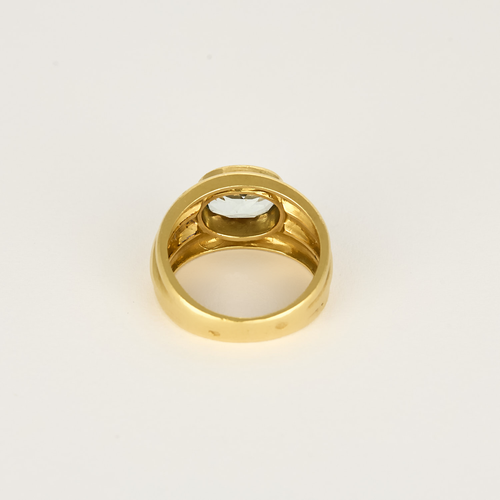 Ring aus 18k Gelbgold mit Aquamarin