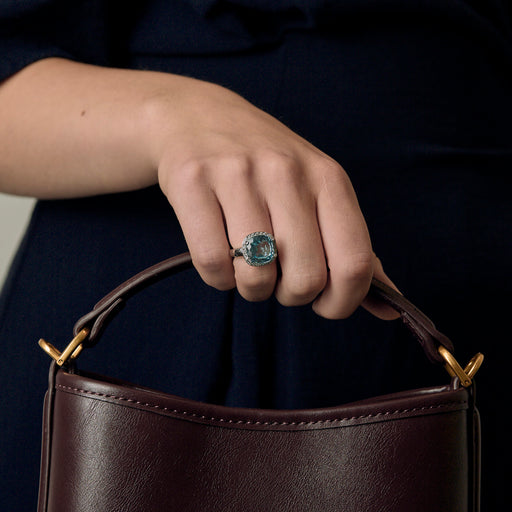 Poiray - Antik Girls - Elegant ring in white gold, 8-carat topaz and diamonds