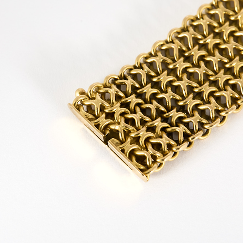 Elegant ribbon bracelet in yellow gold