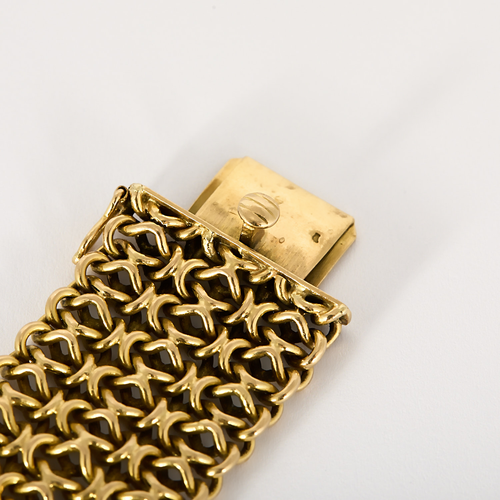 Elegant ribbon bracelet in yellow gold