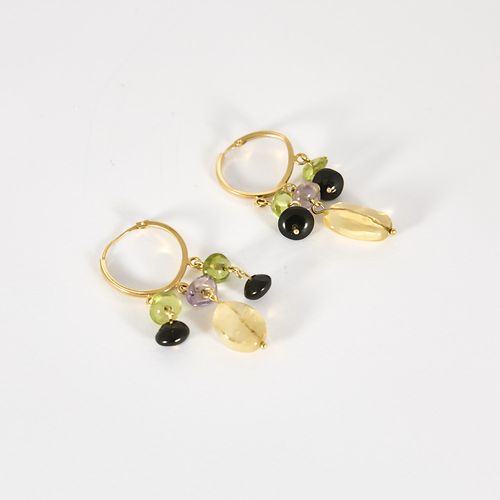 Boucles d'oreilles en or jaune, citrines, améthystes, péridots et onyx.