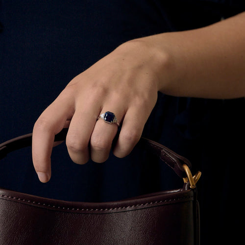 Elegant white gold ring, unheated Ceylon sapphire: 4.99 carats and diamonds: 0.20 carats