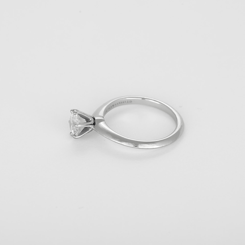 TIFFANY - Ring Solitaire in platinum and 0.90 carat diamond