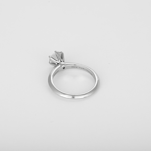 TIFFANY - Ring Solitaire in platinum and 0.90 carat diamond