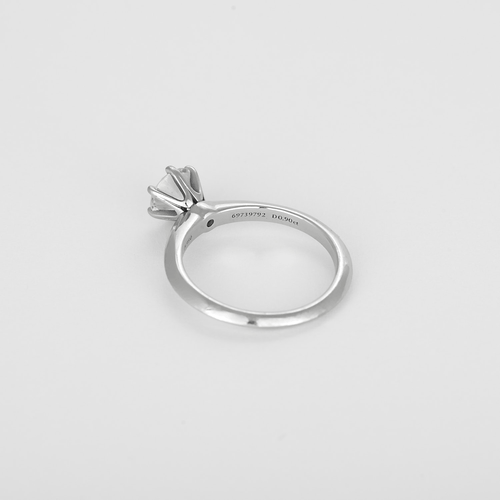 TIFFANY - Ring Solitaire in platinum and 0.90 carat diamond