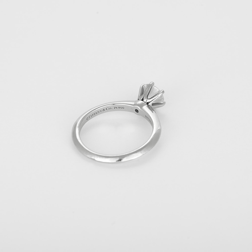 TIFFANY - Ring Solitaire in platinum and 0.90 carat diamond