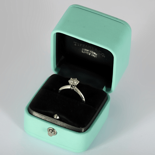 TIFFANY - Ring Solitaire in platinum and 0.90 carat diamond