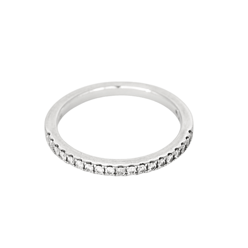 Elegant half <div data-glossary-id="2076541">wedding band</div> in white gold and diamonds