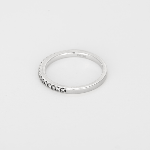 Elegant half <div data-glossary-id="2076541">wedding band</div> in white gold and diamonds