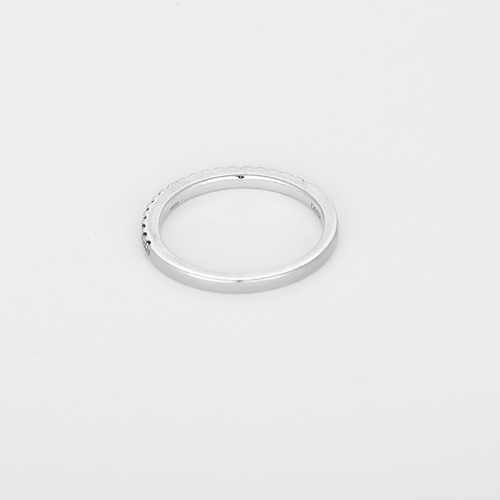 Elegant half <div data-glossary-id="2076541">wedding band</div> in white gold and diamonds
