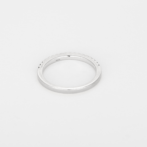 Elegant half <div data-glossary-id="2076541">wedding band</div> in white gold and diamonds