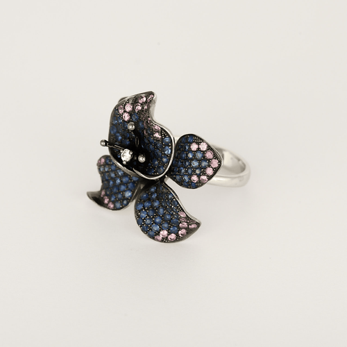 Inel elegant din aur alb de 18K (750 miimi) cu motiv de orhidee, safire și diamante