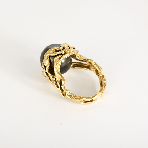 Gilbert Albert - Élégante bague en or jaune et perles décoratives