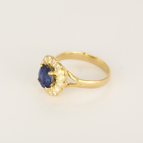 Anel em ouro amarelo 18k Safira