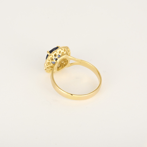 Anel em ouro amarelo 18k Safira