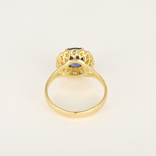 Anel em ouro amarelo 18k Safira