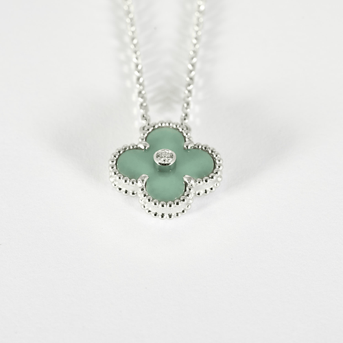 Van Cleef & Arpels - Holiday Pendant 2022 - Rare Collier Alhambra Vintage en or blanc, diamant, porcelaine de Sévres turquoise