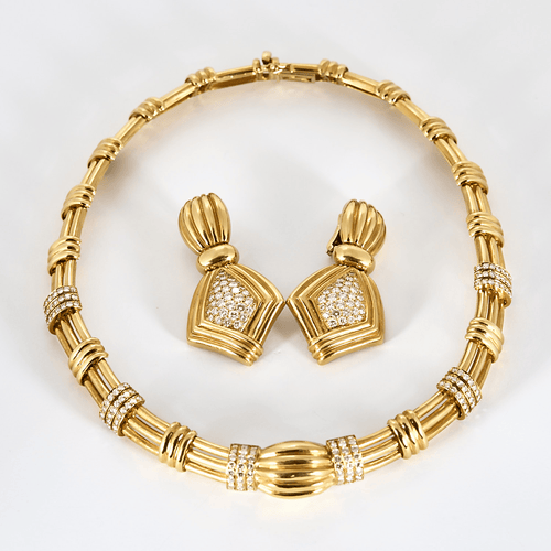BOUCHERON - Rares Pendants d'oreilles en or jaune 18k et diamants. Vintage. Années 1980.