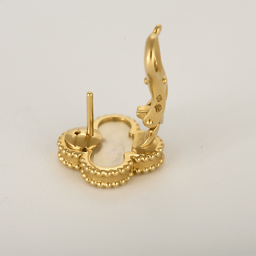 Van Cleef & Arpels Boucles d'oreilles Vintage Alhambra en Or jaune 18k nacre blanche