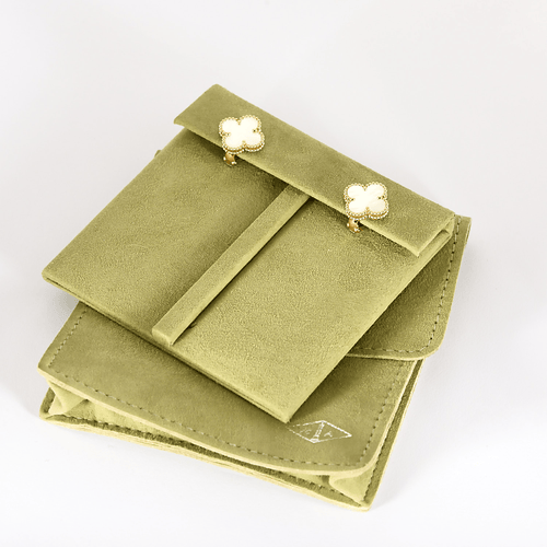 Van Cleef & Arpels Boucles d'oreilles Vintage Alhambra en Or jaune 18k nacre blanche