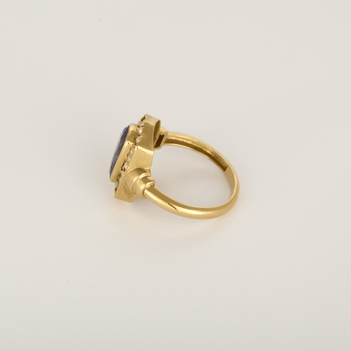 Пръстен от жълто злато, сапфир: 2 карата и бели семенни перли