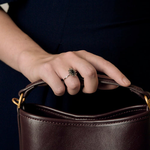 Ring Daisy in white gold, sapphire and diamonds