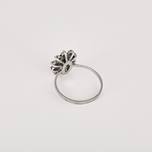 Ring Daisy in white gold, sapphire and diamonds