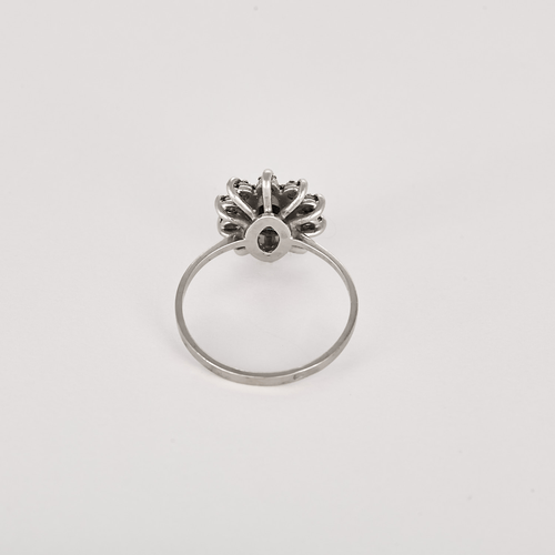 Ring Daisy in white gold, sapphire and diamonds