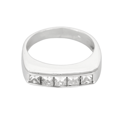 White gold ring, and princess-cut diamonds: 0.50 carat