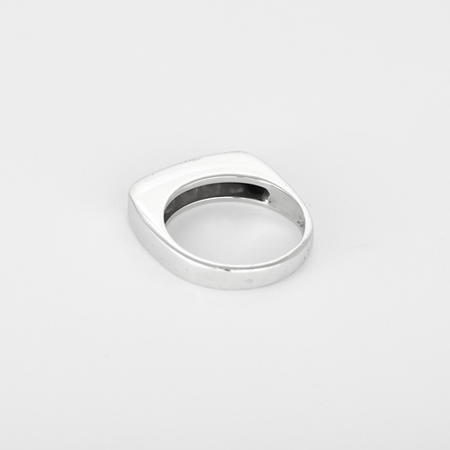 White gold ring, and princess-cut diamonds: 0.50 carat