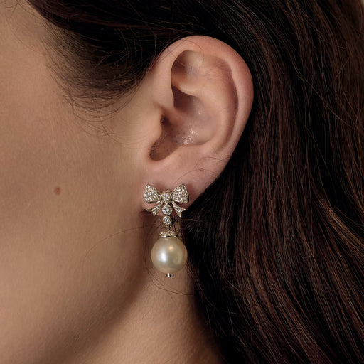 Boucles d'oreilles Boucles d'oreilles en or blanc, perles de cultures et diamants : 0,80 carat 58 Facettes DV31450-48
