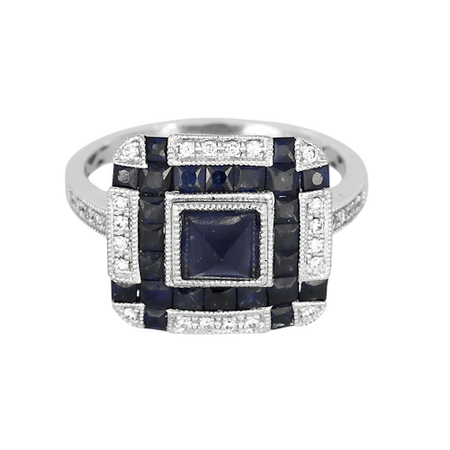 Elegant ring i Platin, syntetiske safirer og diamanter.
