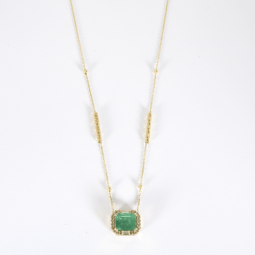 Élégant collier en or jaune, émeraude : 2,85 carats et diamants : 0,26 carat 58 Facettes DV31450-9